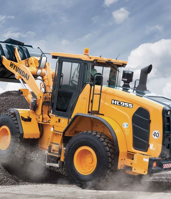 wheel excavator rental in Dubai