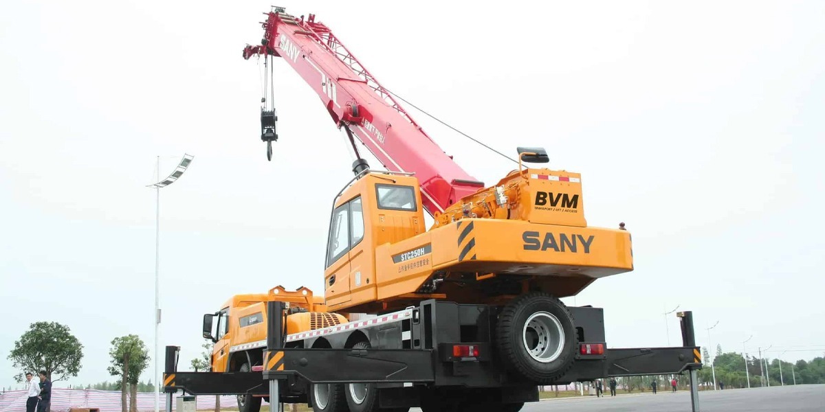 best crane rental Dubai